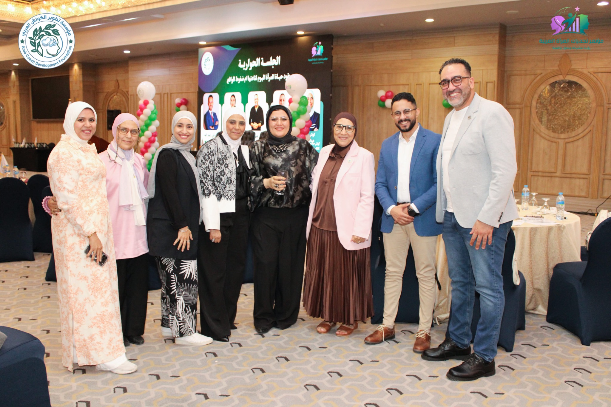 عمرو عز ضمن جلسة نقاشية في مؤتمر